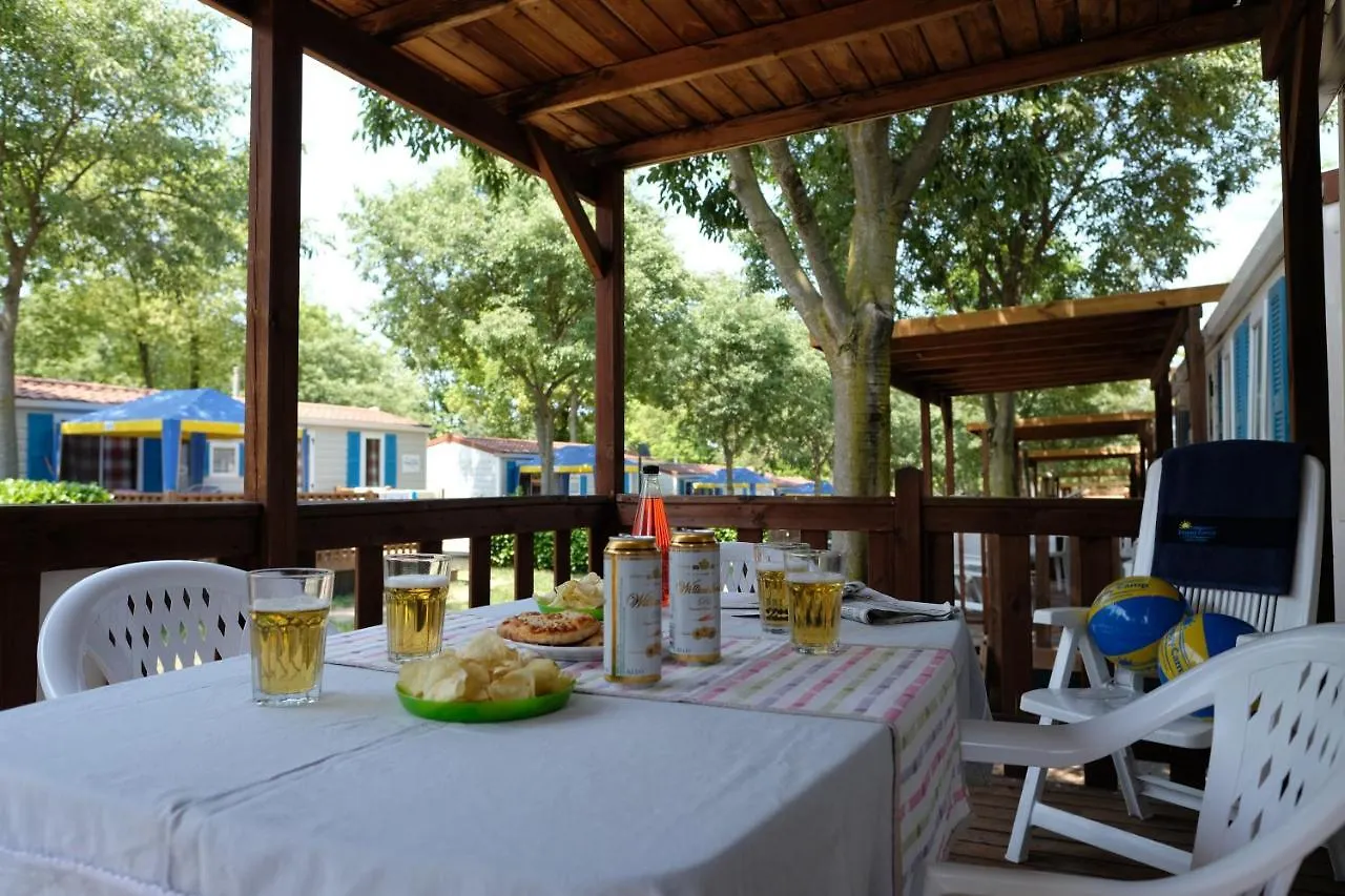 Happy Camp Mobile Homes In Camping Village Free Time Marina Di Bibbona